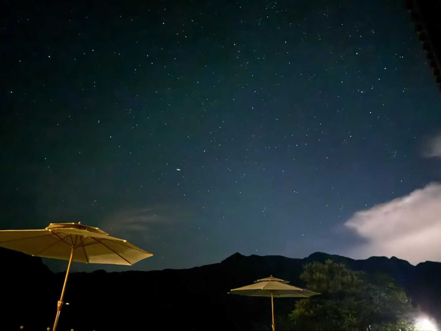 今夜太美  枕星河云海入睡